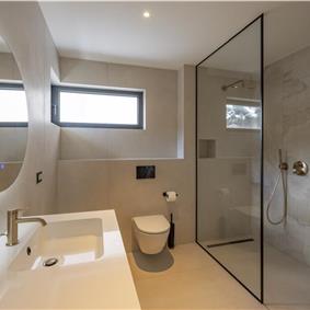 Selection of 5 bedroom seafront villas with pool on Ciovo near Trogir, sleeps 10